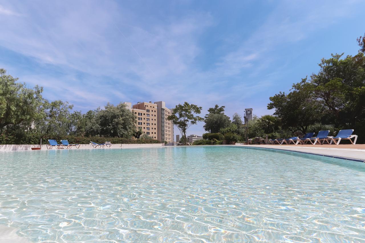 Park Swimming Pool By Homing Apartment